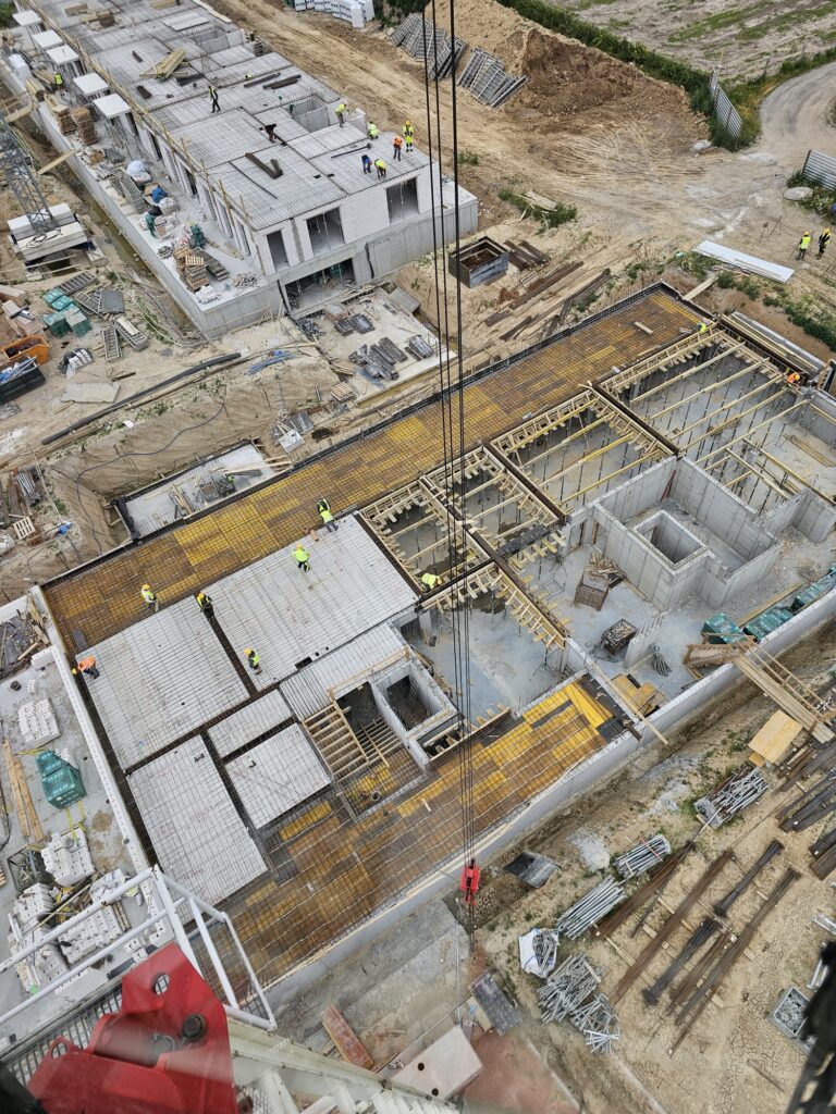 Budowa dwóch budynków wielorodzinnych w czernikowie dla firmy Rembud