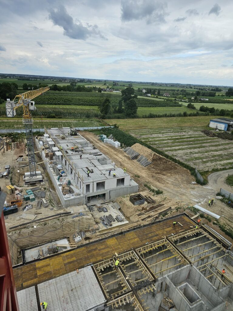 Budowa dwóch budynków wielorodzinnych w czernikowie dla firmy Rembud