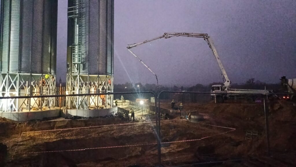 Budowa fundamentów pod silosy płaskodenne i lejowe dla firmy Onde SA w Lutrach
