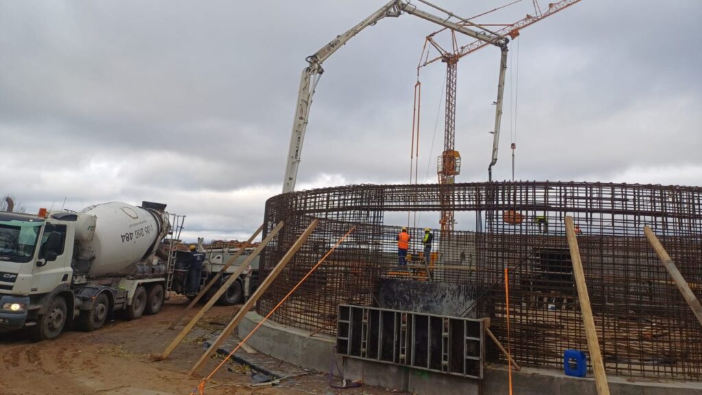 Budowa fundamentów pod silosy płaskodenne i lejowe dla firmy Onde SA w Lutrach