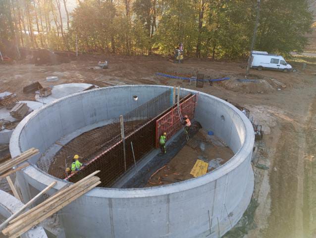 Budowa fundamentów pod silosy płaskodenne i lejowe dla firmy Onde SA w Lutrach