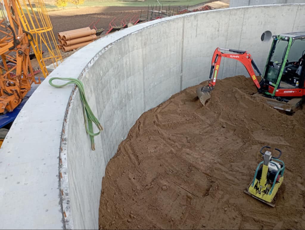 Budowa fundamentów pod silosy płaskodenne i lejowe dla firmy Onde SA w Lutrach