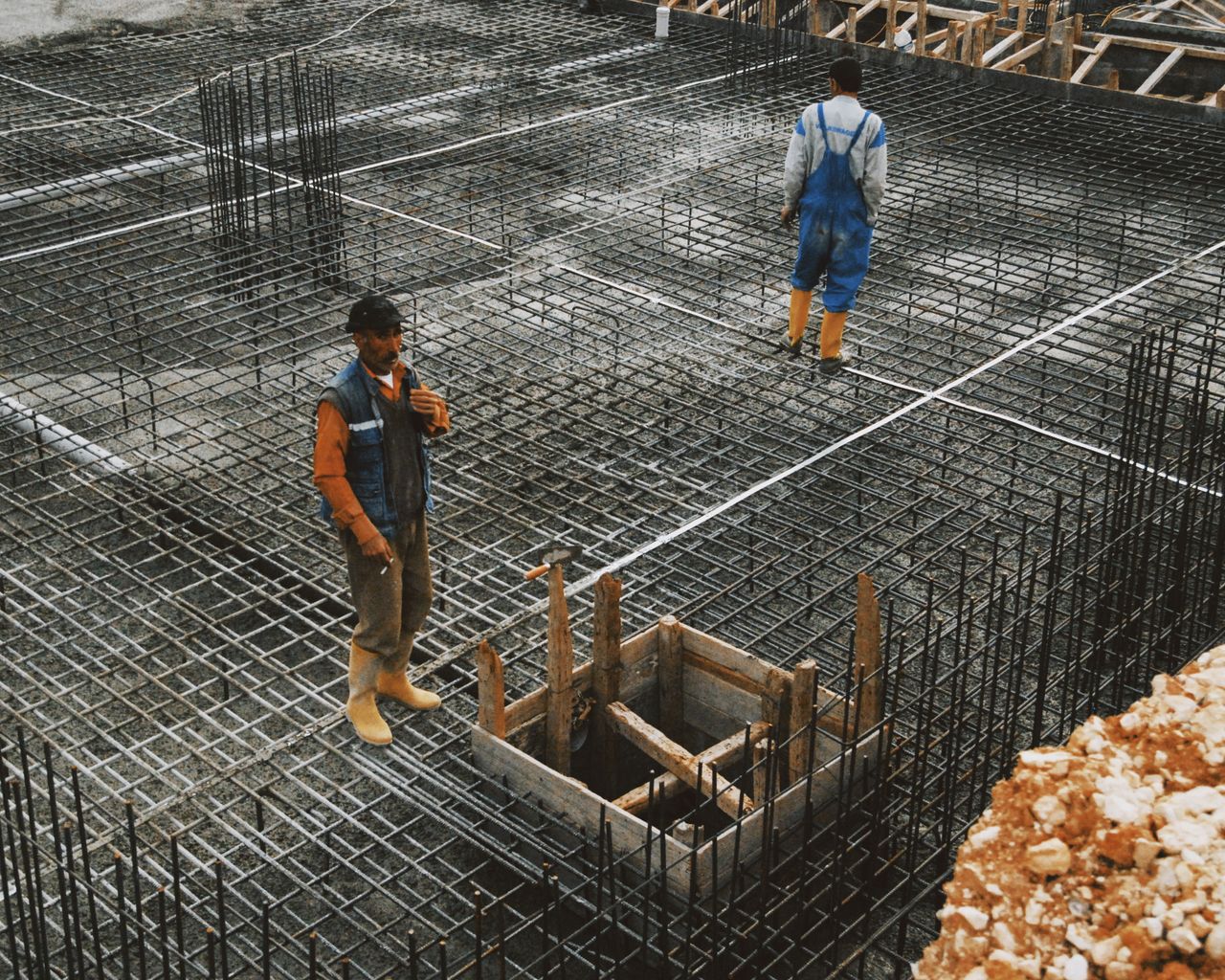 Zbrojenie płyty fundamentowej dobranej na podstawie wyników badań geotechnicznych gruntu w Toruniu